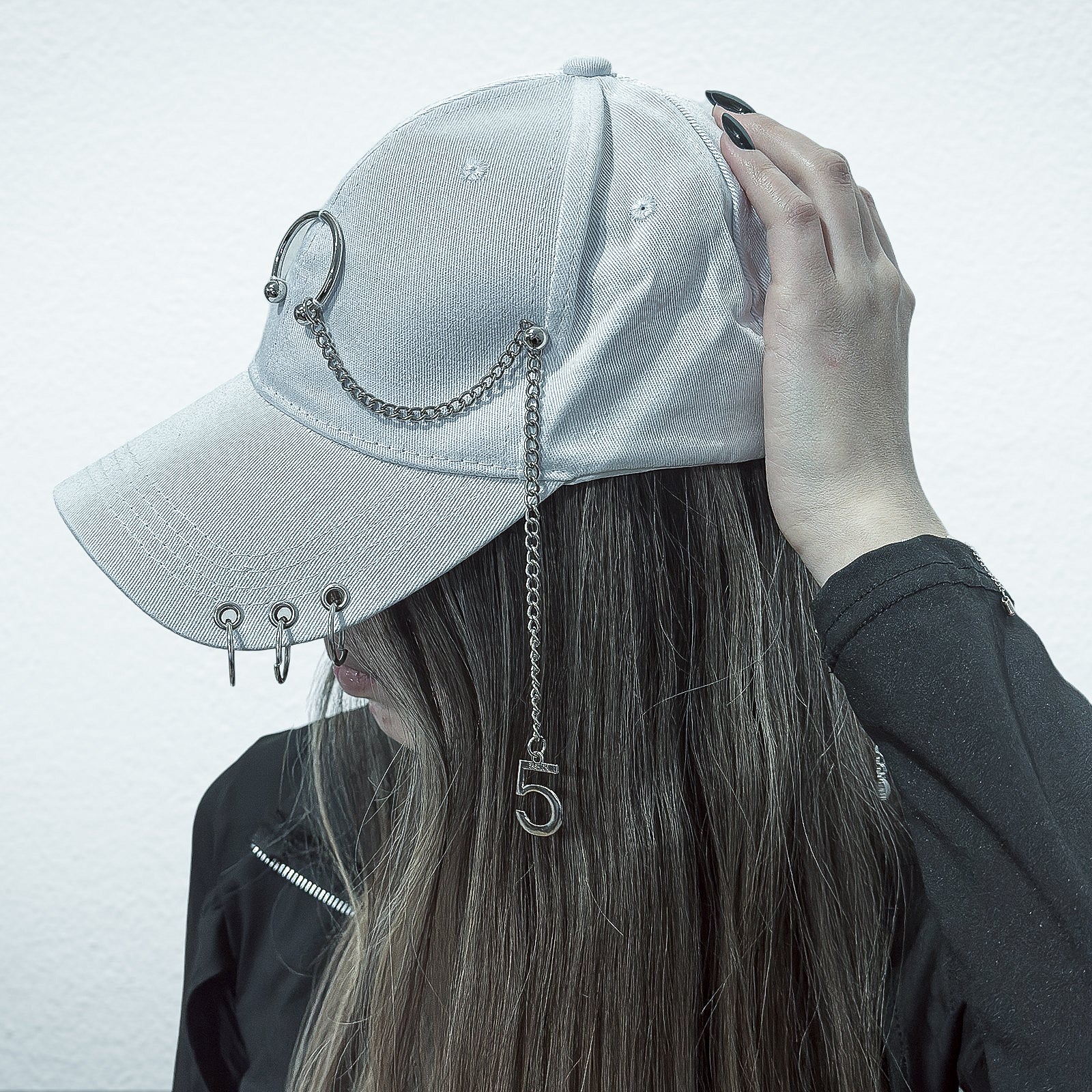 White Chain Cap 