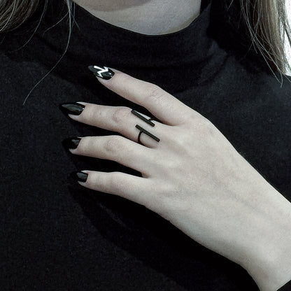 Dark Geometric Ring